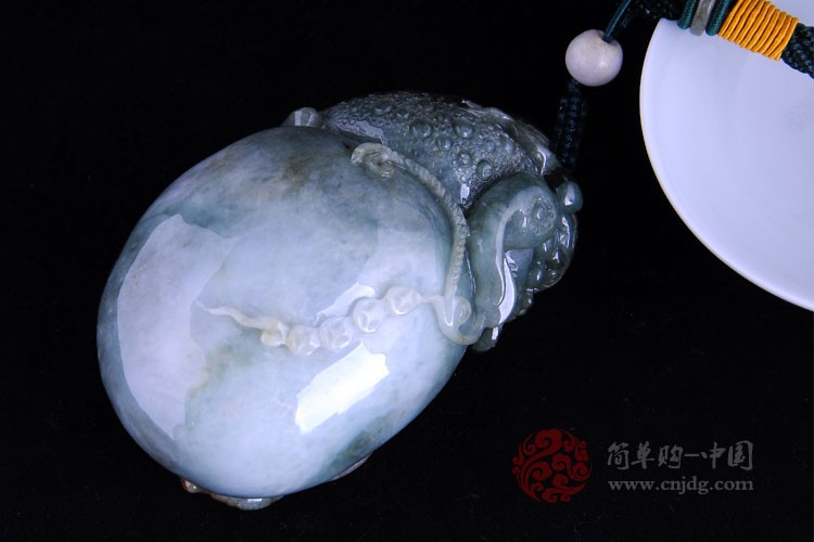 油青种招财三角蝉缅甸翡翠手玩件