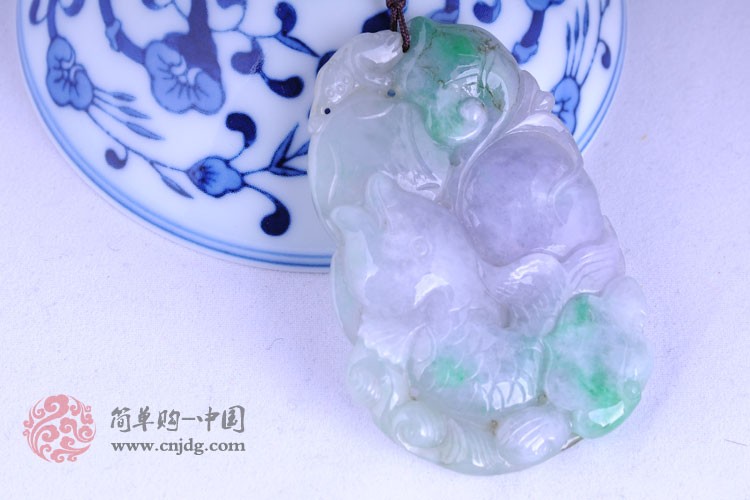 春带彩年年有余缅甸翡翠挂件