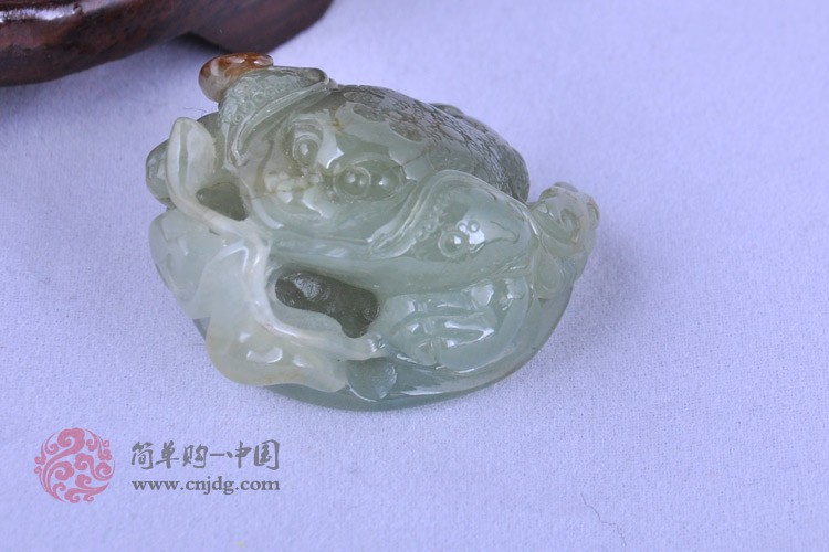 招财纳福黄翡三角蝉缅甸翡翠挂件