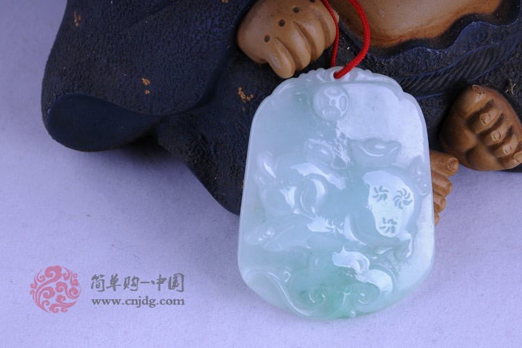 招财纳福豆绿种招财猪缅甸翡翠挂件