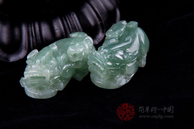 莹润动人缅甸天然翡翠A货冰油挂件