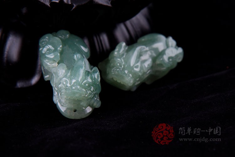 清透水润天然缅甸A货翡翠冰油貔貅挂件