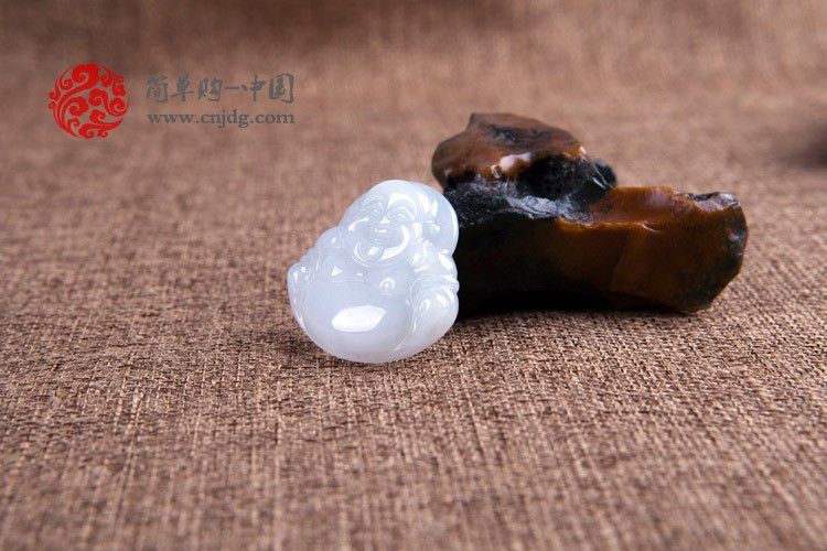 憨厚可掬缅甸天然翡翠A货糯种佛挂件