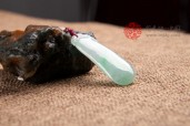 白底绿福寿如意缅甸翡翠挂件