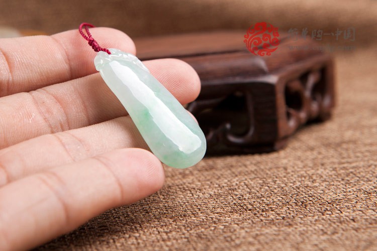 白底绿福寿如意缅甸翡翠挂件