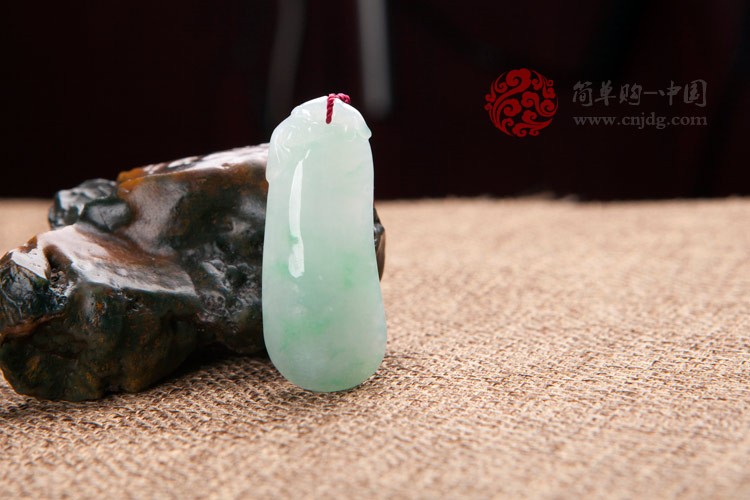 白底绿福寿如意缅甸翡翠挂件