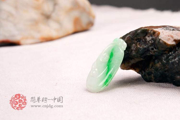 翠意水色正阳绿如意缅甸翡翠挂件