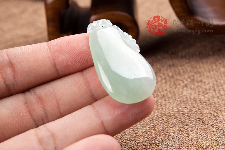 喜不自胜冰种带绿福寿如意缅甸翡翠挂件