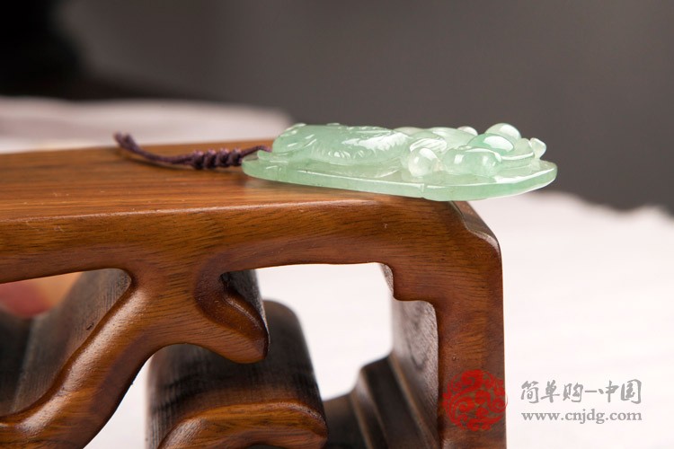 油青种年年有鱼缅甸翡翠挂件