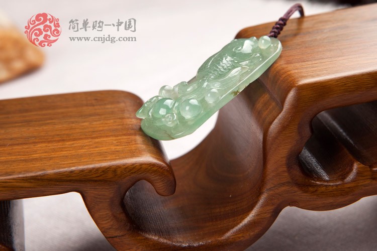 油青种年年有鱼缅甸翡翠挂件