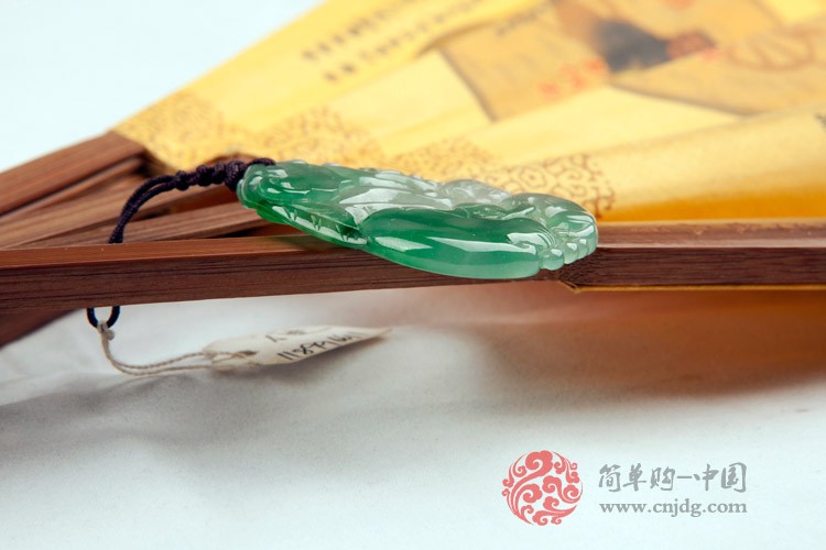 冰种带正绿如意缅甸翡翠挂件