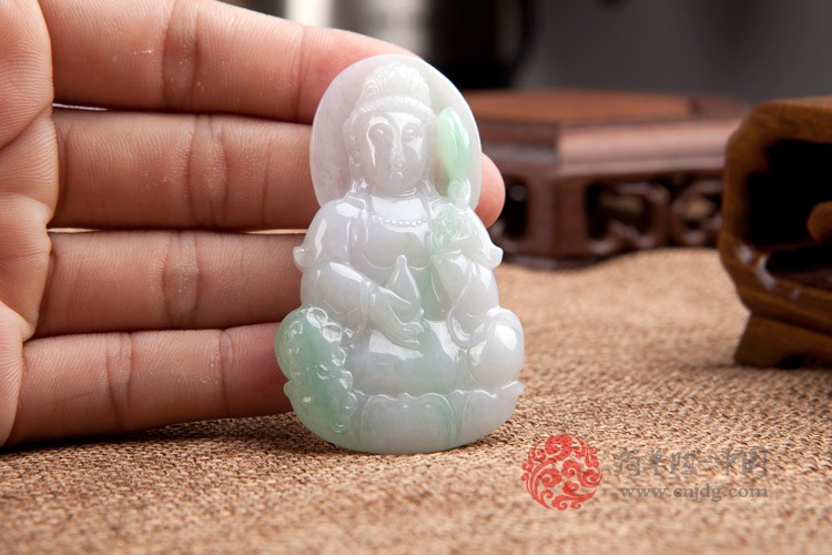 白底绿观音缅甸翡翠挂件