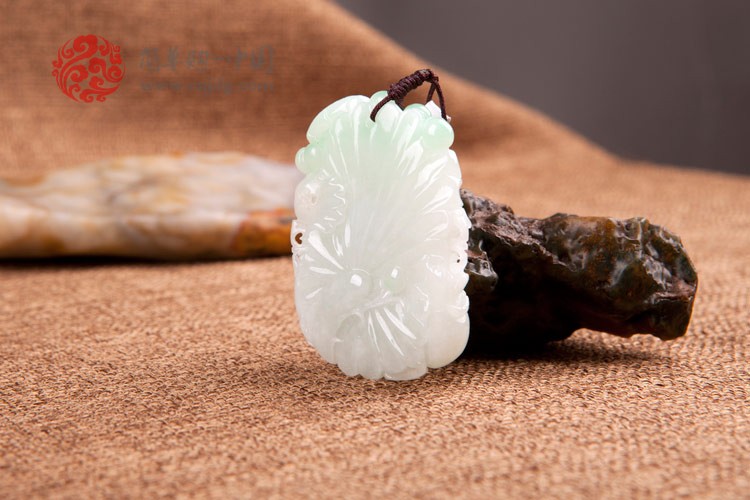 白底绿和和美美缅甸翡翠挂件