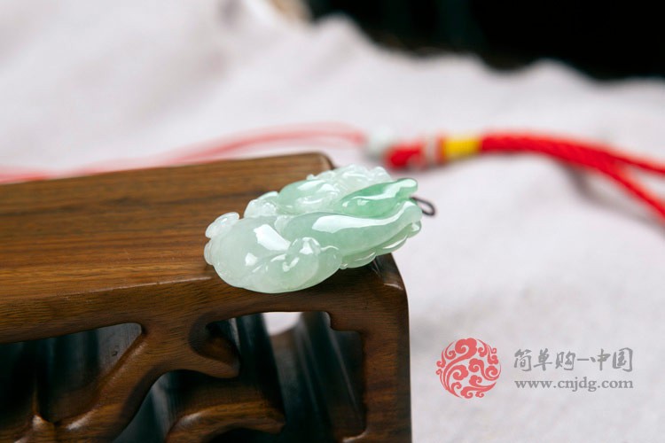 白底绿貔貅旺财缅甸翡翠挂件