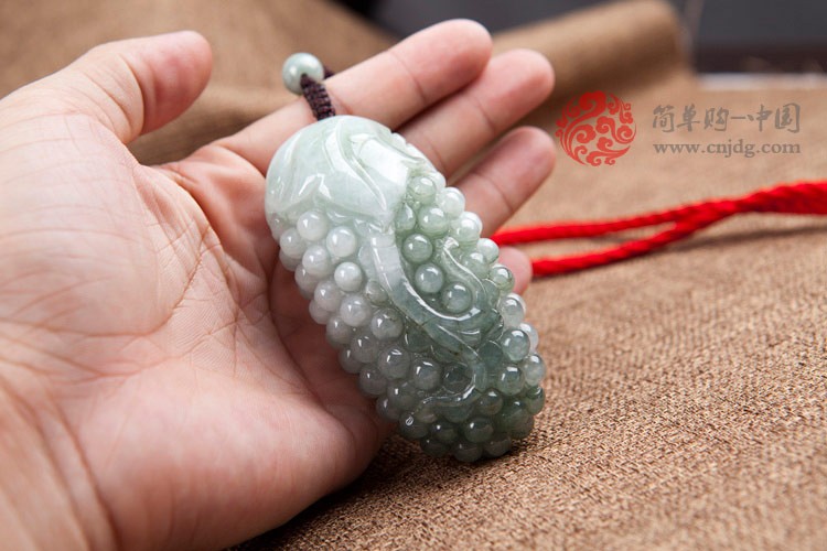 豆种葡萄缅甸翡翠手玩件1