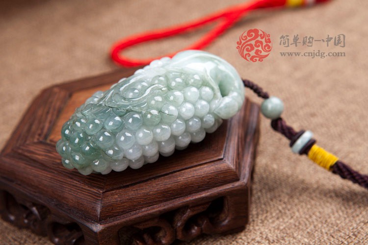 豆种葡萄缅甸翡翠手玩件1