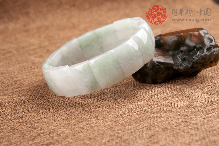 豆绿种缅甸翡翠宽边手链