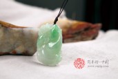 白底绿貔貅旺财缅甸翡翠挂件