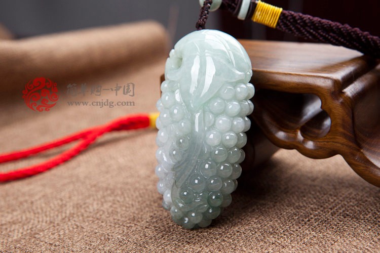 豆种葡萄缅甸翡翠手玩件1