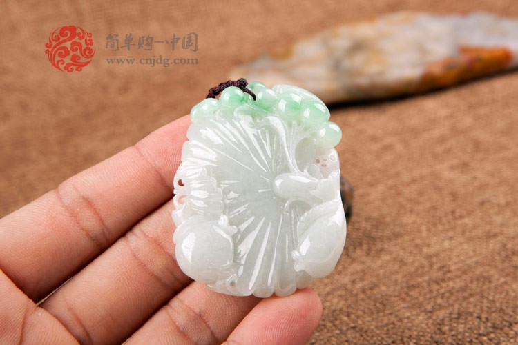 白底绿和和美美缅甸翡翠挂件