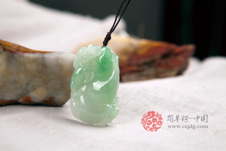 白底绿貔貅旺财缅甸翡翠挂件