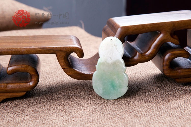 永保平安白底绿观音缅甸翡翠挂件