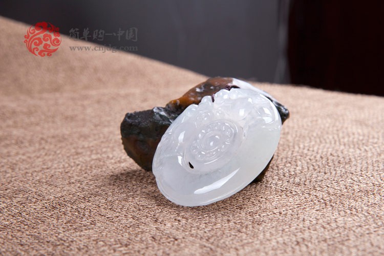 冰种仿古双龙戏珠缅甸翡翠挂件