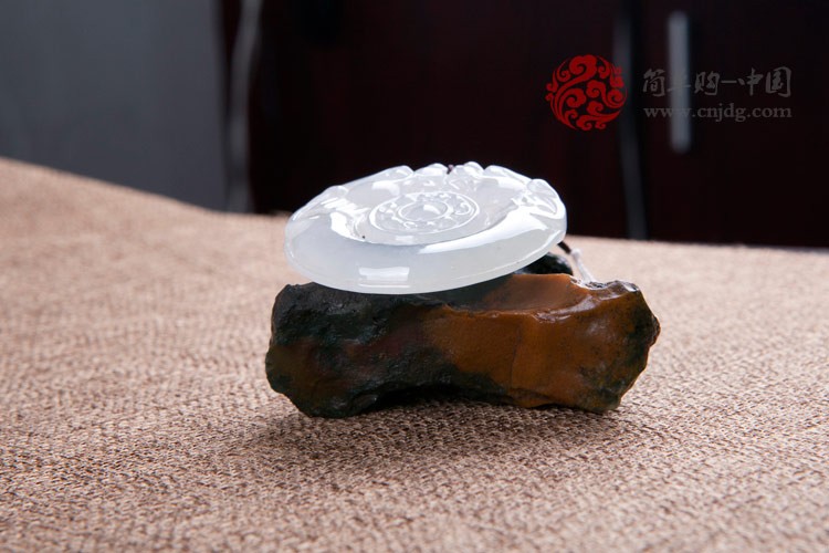 冰种仿古双龙戏珠缅甸翡翠挂件