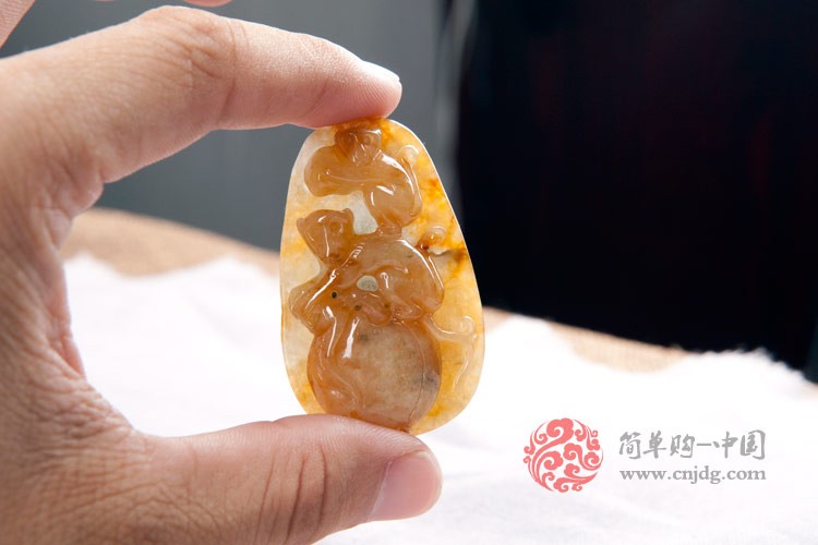 万寿无疆黄翡玉猴献寿缅甸翡翠挂件