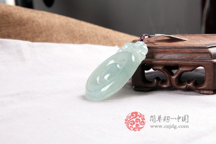 蓝水福在眼前缅甸翡翠挂件