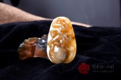 万寿无疆黄翡玉猴献寿缅甸翡翠挂件