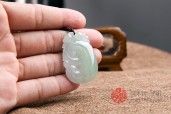 自得其乐冰种如意缅甸翡翠挂件